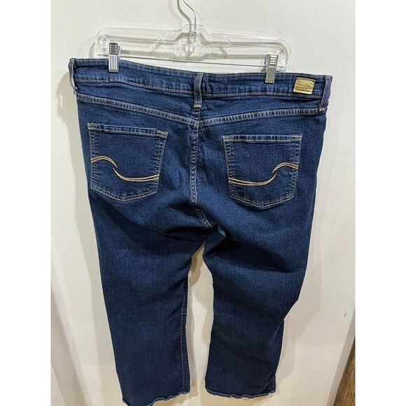 Levi Strauss Women's Jeans Size 38 Blue Totally Shaping Boot Cut High Rise - Picture 2 of 8